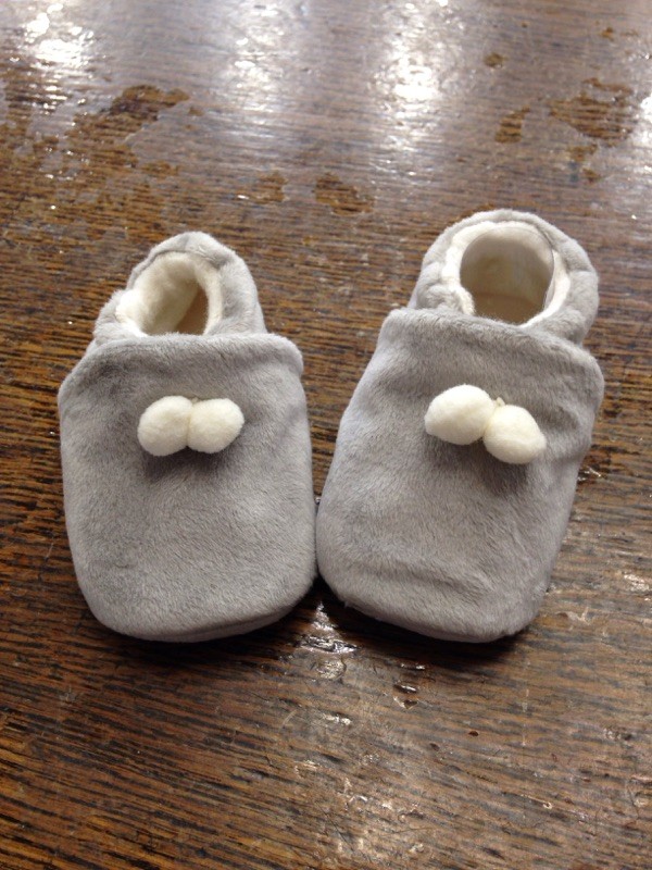 Chaussons b b jusqu 9 mois